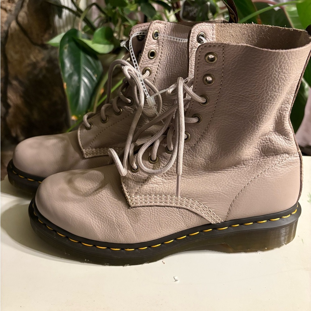 Dr. Martens Airwair Boot in Taupe NEW